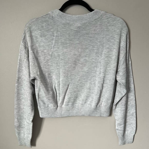 H&M | Gray Long Sleeve Cropped Top - Picture 2 of 5